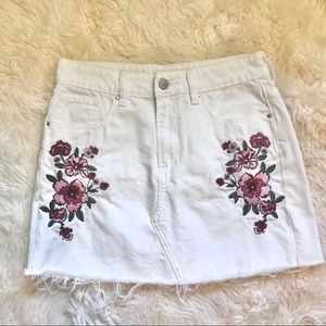 Pre-loved PacSun White Denim Floral Skirt